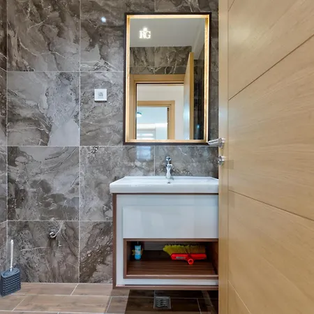 Lena Sa Dve Spavace Sobe