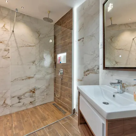 Lena Sa Dve Spavace Sobe Apartamento *