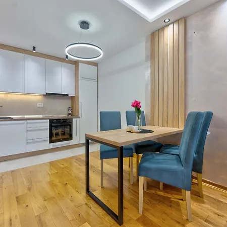 Lena Sa Dve Spavace Sobe Apartamento *