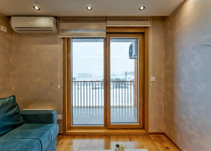 Lena Sa Dve Spavace Sobe *